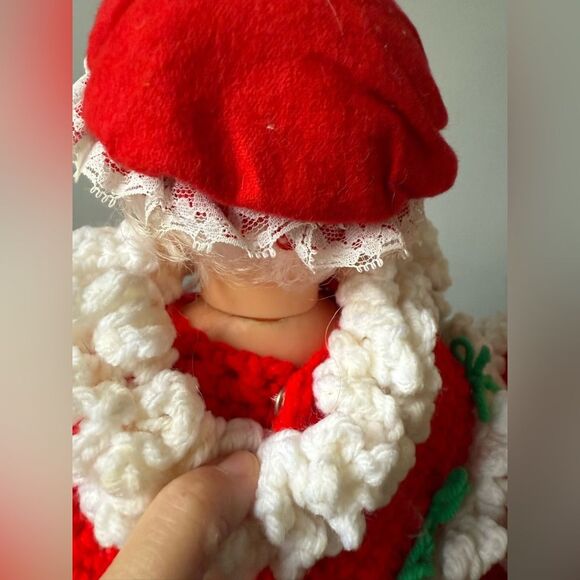 VTG Santa Mrs. Claus Crochet Dolls Festive Christmas Cheery Retro Vintage Red - Picture 6 of 9